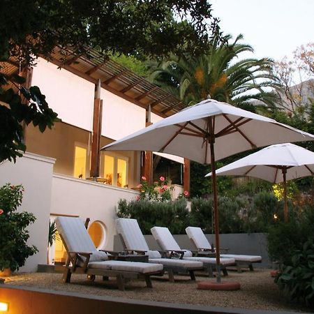 Four Rosmead Boutique Guesthouse Cape Town Bagian luar foto