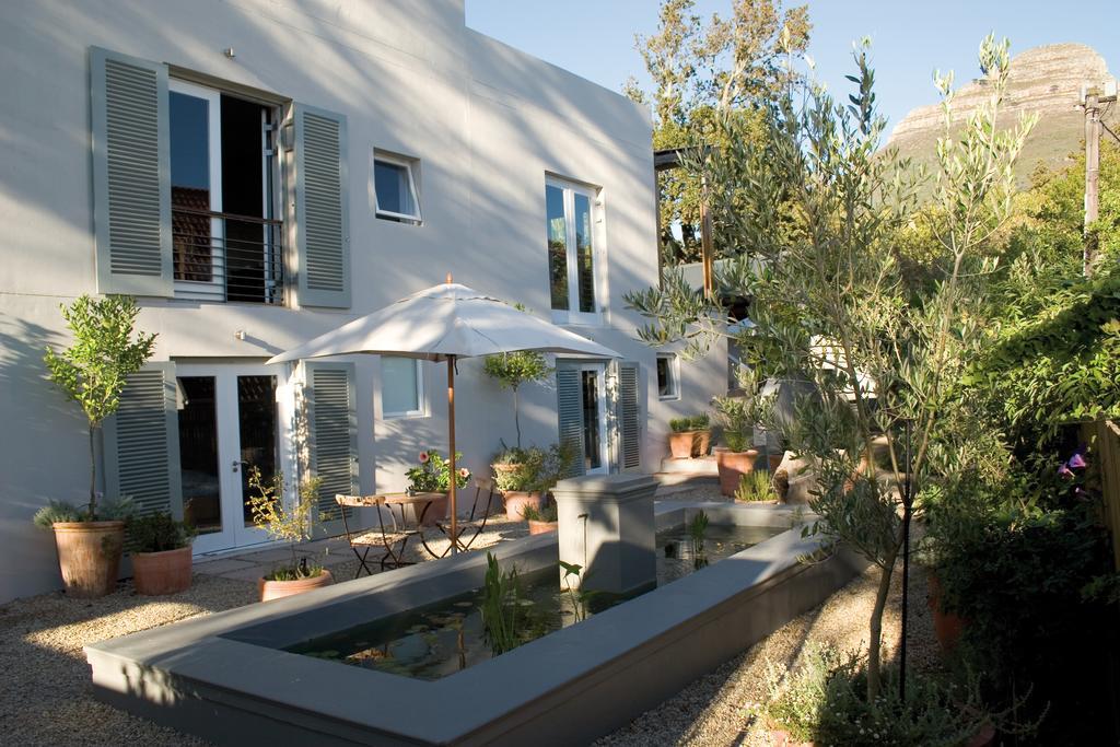 Four Rosmead Boutique Guesthouse Cape Town Bagian luar foto