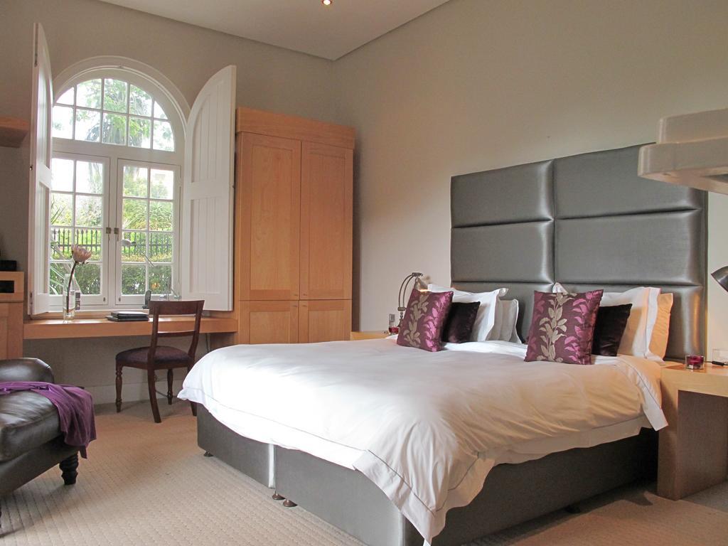 Four Rosmead Boutique Guesthouse Cape Town Bagian luar foto