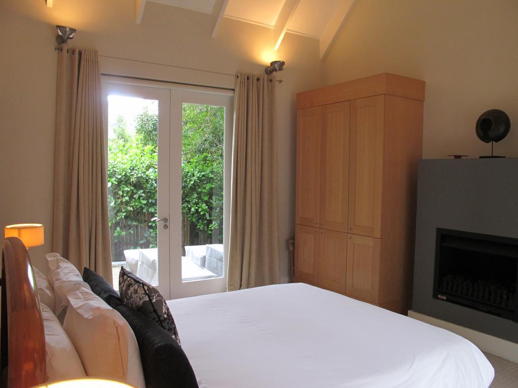 Four Rosmead Boutique Guesthouse Cape Town Bagian luar foto