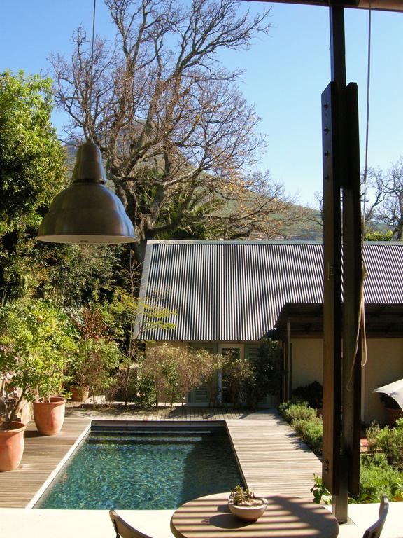 Four Rosmead Boutique Guesthouse Cape Town Bagian luar foto