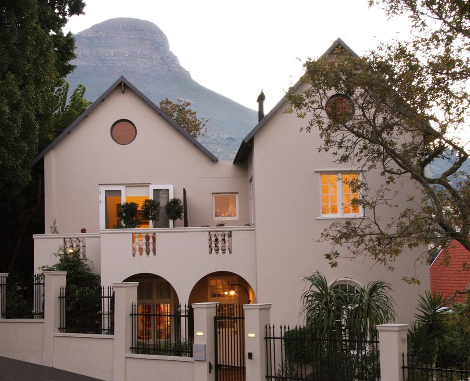 Four Rosmead Boutique Guesthouse Cape Town Bagian luar foto