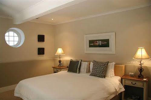 Four Rosmead Boutique Guesthouse Cape Town Bagian luar foto